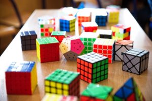 Świat nauki w Długoszu – kostka Rubika