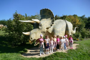 5-latki „Obłoczki” na wycieczce w „Dinoparku” w Kołacinku