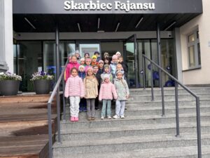 Grupy 6-latków A&nbsp;i&nbsp;B&nbsp;na&nbsp;warsztatach w&nbsp;Skarbcu Fajansu
