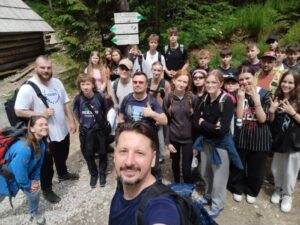 Wycieczka klas 8-ych na&nbsp;Podhale i&nbsp;do&nbsp;Energylandii, czyli góralsko-rollercoasterowe klimaty  na&nbsp;koniec szkoły