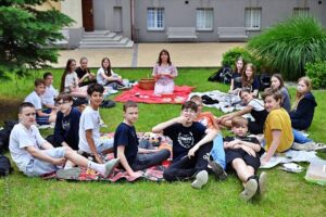 Literackie smaki na&nbsp;Pikniku Czytelniczym klasy 6b SP
