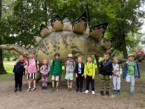 Wycieczka 5-latków do&nbsp;Zaurolandii w&nbsp;Rogowie