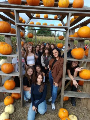 Jesienna przygoda w&nbsp;Labiryncie Kukurydzy uczniów kl. 6b i&nbsp;7c SP