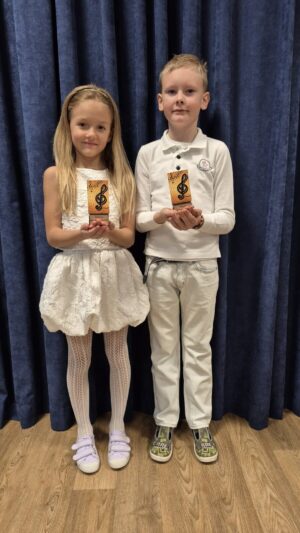 Sukces uczniów klasy 1b SP w&nbsp;konkursie „Mikrofon dla Malucha”