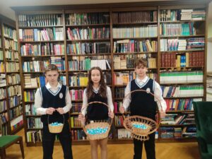 Upominkowa inicjatywa Samorządu Uczniowskiego SP z&nbsp;okazji Dnia Nauczyciela