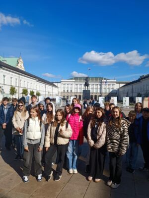 Wycieczka kl. 5b SP oraz&nbsp;2 AB LO do&nbsp;Warszawy