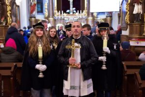 Msza św.&nbsp;odpustowa w&nbsp;klasztorze franciszkanów oraz&nbsp;procesja z&nbsp;relikwiami.