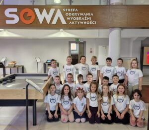 Wizyta klasy 1b SP w&nbsp;Strefie Odkrywania, Wyobraźni i&nbsp;Aktywności (SOWA)