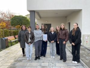 Dobro mnoży się wtedy, gdy&nbsp;się nim dzielimy – akcja „Pielucha dla Malucha” w&nbsp;wykonaniu Szkolnego Koła Wolontariatu Mały Książę