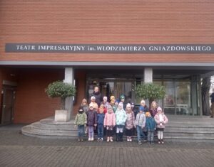 Wycieczka 6-latków A&nbsp;do&nbsp;Teatru Impresaryjnego na&nbsp;show „Szaleni Naukowcy”