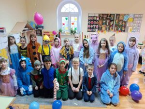 Międzynarodowy Dzień Postaci z&nbsp;Bajek w&nbsp;klasie 1a i&nbsp;2a