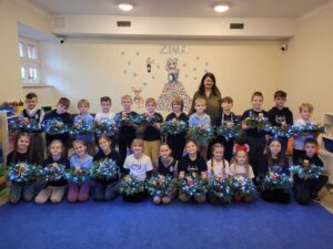 Świąteczne warsztaty florystyczne – klasy 1b i&nbsp;2b SP