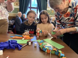 Choinka wielopokoleniowa uczniów Małego Długosza i&nbsp;seniorów w&nbsp;Starej Remizie we&nbsp;Włocławku