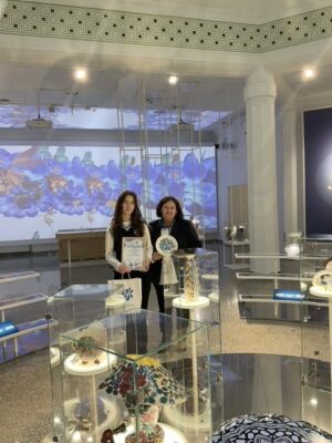 Lena Bąbińska laureatką I&nbsp;miejsca Ogólnopolskiego Konkursu Plastycznego „Fajansowa Bombka Bożonarodzeniowa”