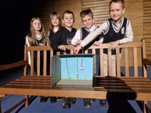 „Kultura daje dobrą energię” – warsztaty teatralne dla klasy 2a