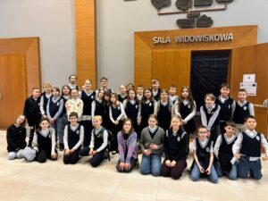 Wyjście kl. 4a i&nbsp;4c na&nbsp;musical „Opowieść wigilijna – Zwierciadło czasu”