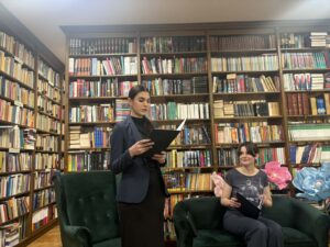 Światowy Dzień Poezji – „spotkanie” z&nbsp;poezją Czesława Miłosza w&nbsp;bibliotece szkolnej