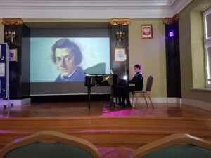 Obchody 216. rocznicy urodzin Fryderyka Chopina w&nbsp;Dużym Długoszu