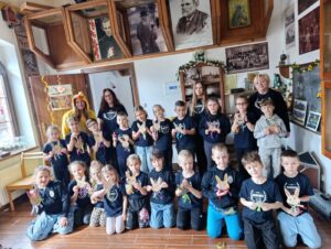 Wycieczka uczniów klasy 1a do&nbsp;Krainy Zajączka Wielkanocnego