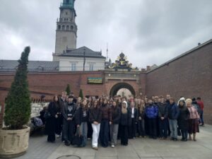 Od&nbsp;pierwszej wycieczki do&nbsp;matury – maturzyści „Długosza” ponownie na&nbsp;Jasnej Górze