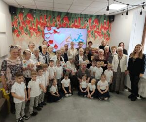 4-latki „Gwiazdki” na&nbsp;występie w&nbsp;Centrum Wsparcia Społecznego z&nbsp;okazji ,,Dnia Kobiet”