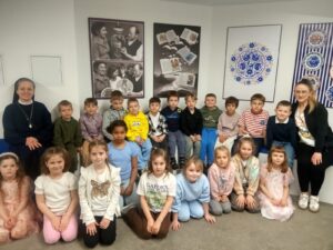 Grupa „Aniołki” na&nbsp;warsztatach w&nbsp;Skarbcu Fajansu