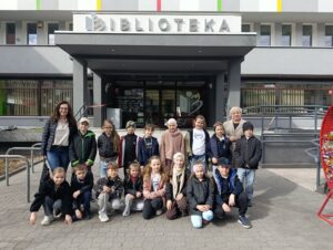 Uczniowie klasy 1a SP z&nbsp;wizytą w&nbsp;Miejskiej Bibliotece Publicznej