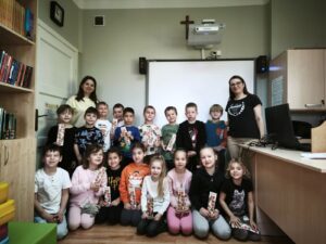 Sześciolatki z&nbsp;wizytą w&nbsp;bibliotece szkolnej