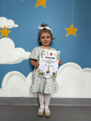 Zosia z&nbsp;grupy 3-latków laureatką Ogólnopolskiego Konkursu Recytatorskiego