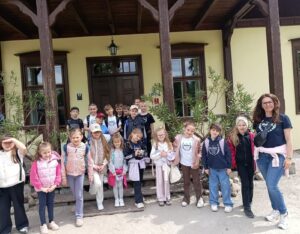 Wycieczka klasy 1a SP do&nbsp;Skansenu w&nbsp;Kłóbce