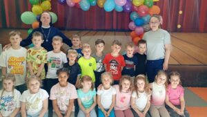 Wycieczka grupy 6 – latków A&nbsp;„Aniołki” do&nbsp;parku rozrywki Grinlandia