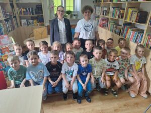 Poznajemy bibliotekę – zajęcia dla pięciolatków z&nbsp;okazji Dnia Bibliotekarzy i&nbsp;Bibliotek