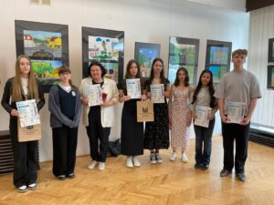 Sukces młodych artystów – nasi uczniowie wśród laureatów pleneru malarskiego
