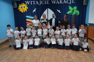 Witajcie wakacje –  zakończenie roku przedszkolnego w&nbsp;grupie czterolatków