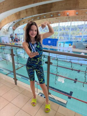 Helena Brzezińska – uczennica 5a SP – mistrzynią pływania