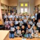 Uroczystość pasowania uczniów klas pierwszych SP na&nbsp;czytelników biblioteki szkolnej