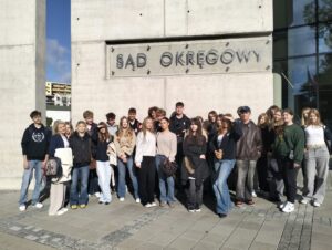 W&nbsp;sądzie nie&nbsp;tylko&nbsp;zapadają wyroki – lekcja prawa, odpowiedzialności i&nbsp;dialogu