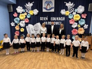 Małe serca, wielkie podziękowania – Dzień Edukacji Narodowej w&nbsp;naszym przedszkolu