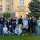 Lekcja biologii w&nbsp;terenie – klasa 5a na&nbsp;tropie tajemnic szkolnego trawnika!